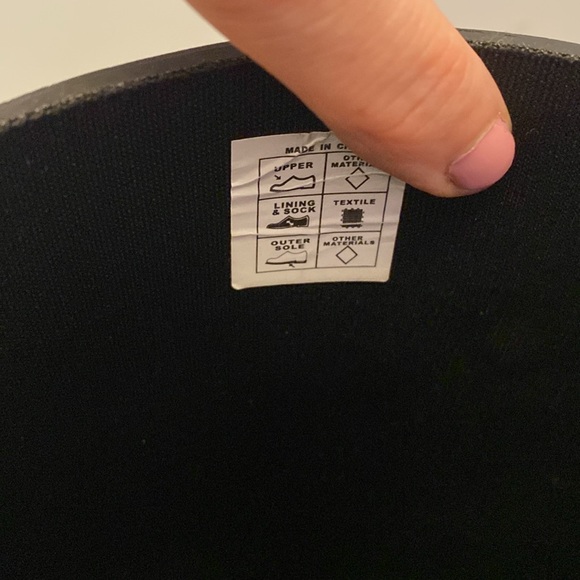 Size 10 black Hunter rain boots - Picture 4 of 5